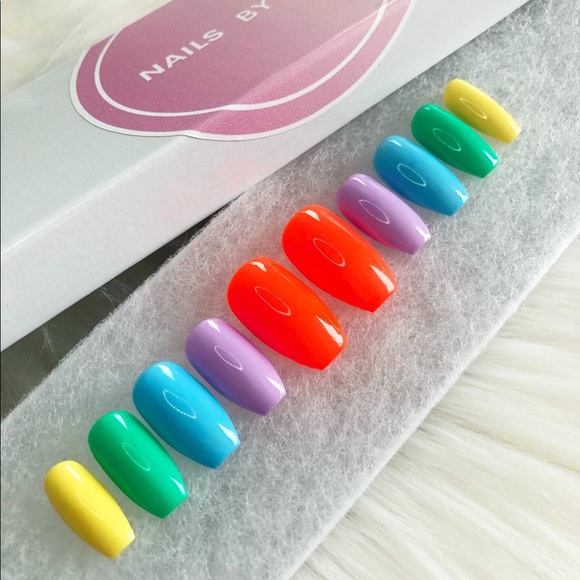 - Press on Nails | Fake Nails - Picture 2 of 4